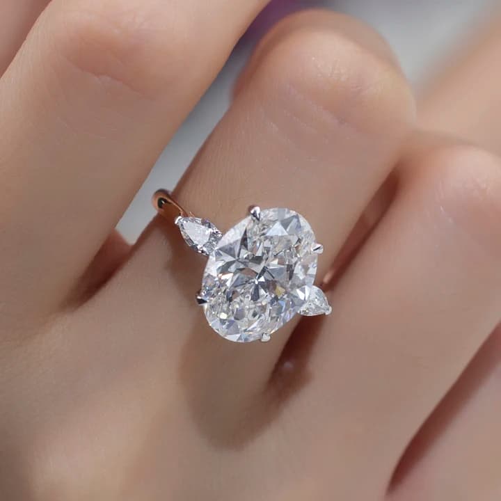Three Stone Engagement Ring Customized 18K 6CT Oval IGI Lab Diamond Ring Wedding Ring for Women