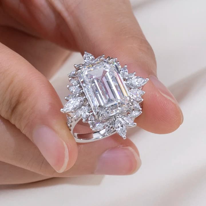 Customized MSR-1842 18K Gold 10CT E VS1 Emerald Cut Lab Grown Diamond Ring
