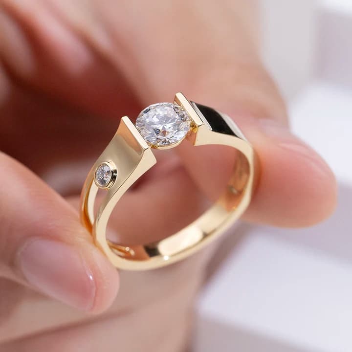 MSR-1966 18k Gold Engagement Ring 1CT E VVS1 Round Shape Lab Grown Diamond Ring