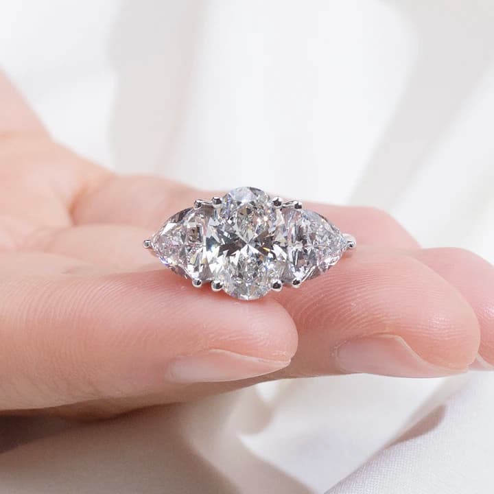 MSR-2057 PT950 Trendy Solitaire Ring 2.5ct D VS1 Oval Cut Lab Grown Diamond Ring