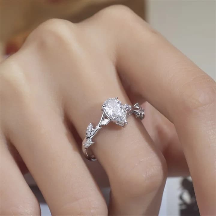 18K Solid Gold Three Diamond Ring for Women Cvd Engagement IGI Lab Diamond Rings Pear Cut Diamond Ring