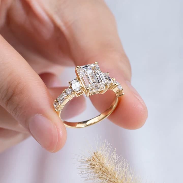 Custom IGI Certificate Gold Jewellery 18K Emerald Cut 2.8CT D VS1 CVD Lab Grown Diamond Ring