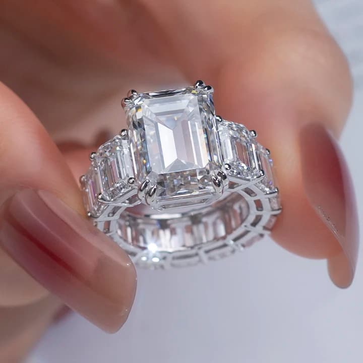 MSR-1010 PT950 Luxury Big 8Carat D VS1 Emerald Cut Lab Grown Diamond Ring