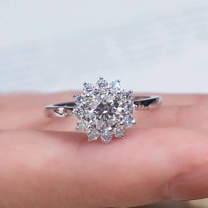 MSR-1102 18K Gold Engagement Ring 0.5CT D VVS2 Lab Grown Diamond Ring