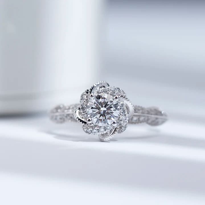MSR-1136 18K Gold Engagement Wedding Band Flower Design Romantic Round Shape Lab Grown Diamond Ring
