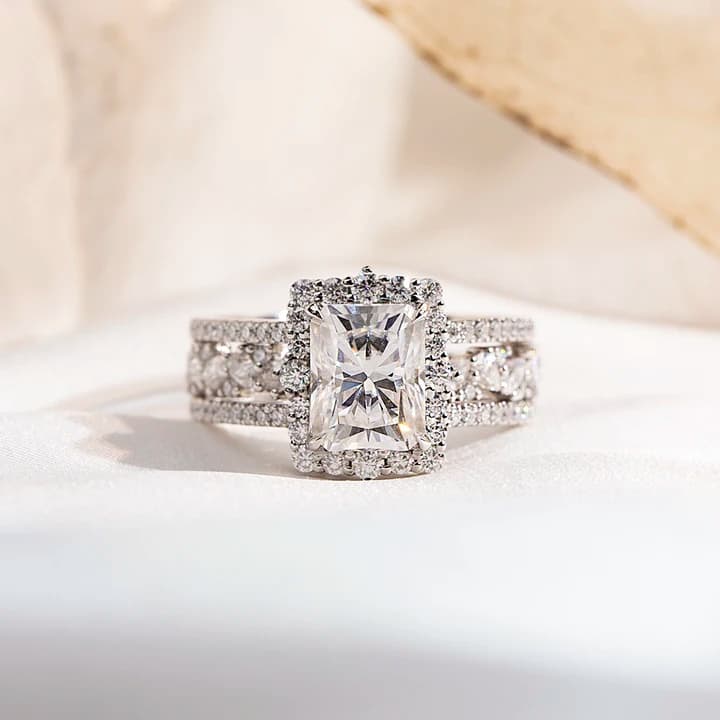 MSR-1692 PT950 Trendy Stackable Ring 2.3ct E VVS2 Radiant Cut Lab Grown Diamond Ring