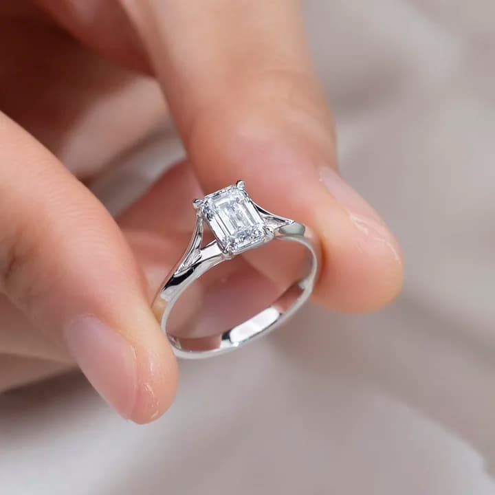MSR-1728 Custom Ring Jewellery 1.01ct D VS1 Solitaire Engagement Ring 18k Gold Emerald Cut Lab Grown Diamond Ring