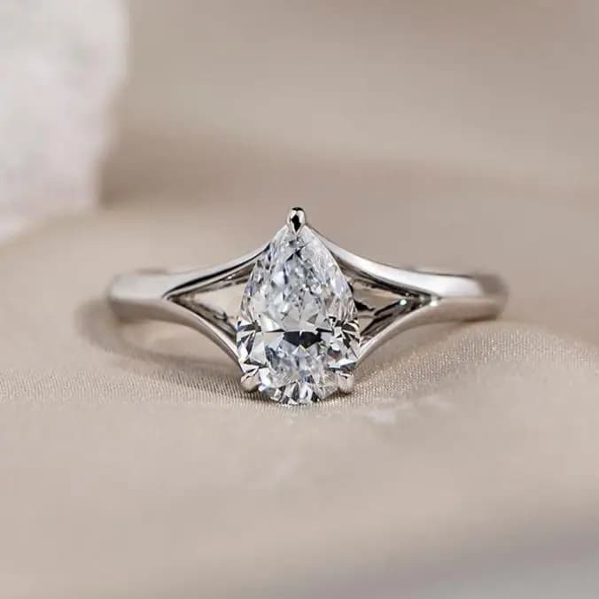 MSR-1732 18K Gold Engagement Solitaire Diamond Ring 1CT D VS1 Pear Cut Lab Grown Diamond Ring