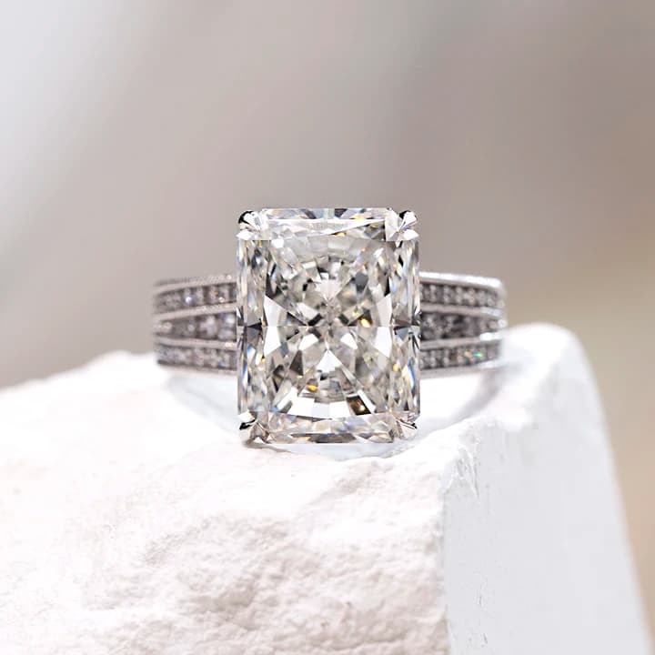 Customized MSR-1766 PT950 Fashion Ring Jewellery 5.7ct F VS1 Radiant Shape Lab Grown Diamond Ring