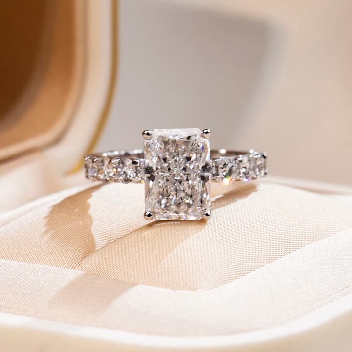 MSR-1767 PT950 Trendy Engagement Ring 3.1ct F VS1 Radiant Cut Lab Grown Diamond Ring