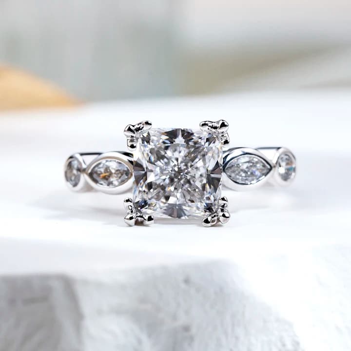 Customized MSR-1837 PT950 Engagement Solitaire Ring 2CT F VS1 Cushion Cut Lab Grown Diamond Ring