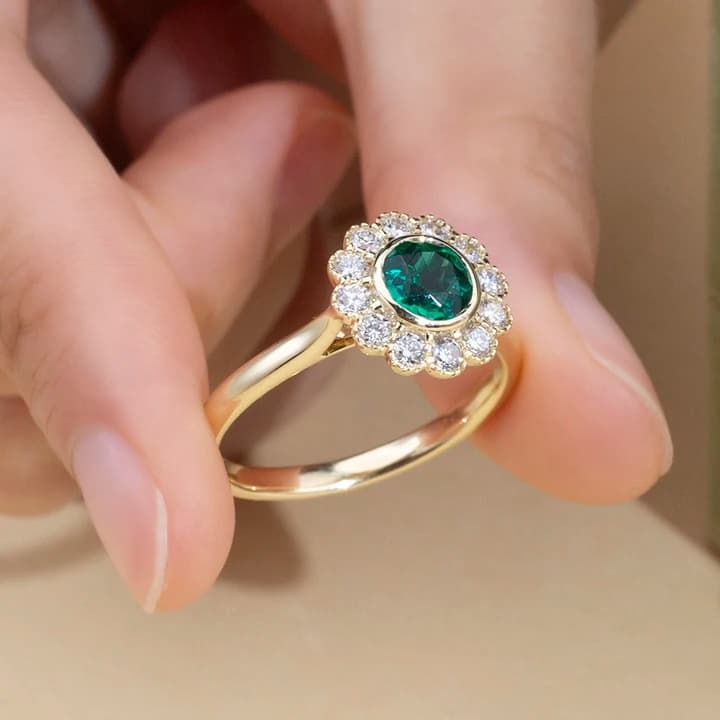 MSR-1840 Customized Fine Ring Jewellery 9K Round Cut Lab Grown Emerald Ring