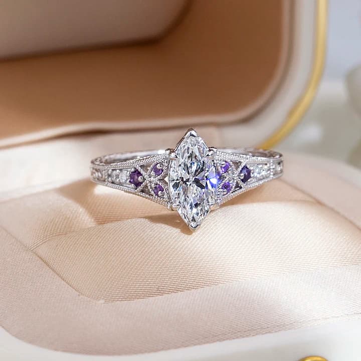 Customized Jewellery MSR-1885 Fashion 14K Gold 1CT E VVS2 Marquise Cut Lab Grown Diamond Ring