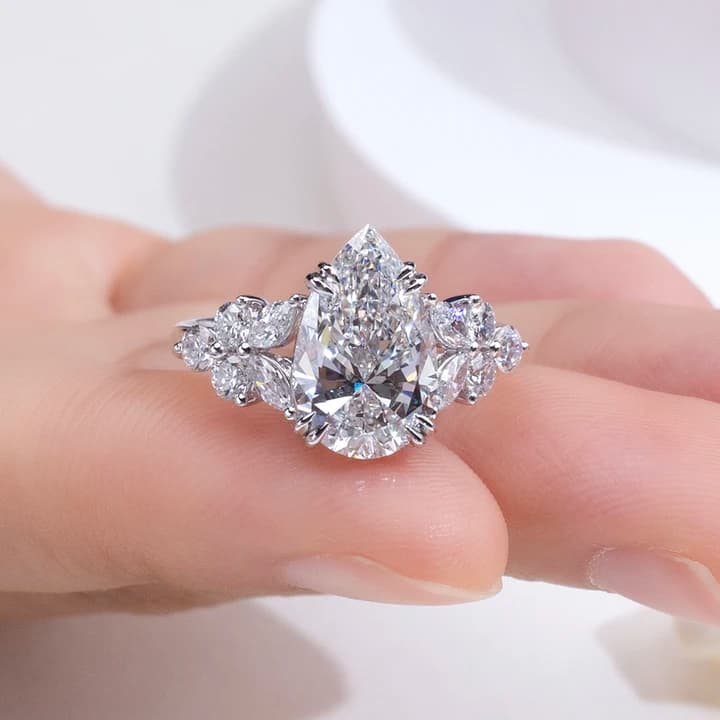 MSR-1943 18k Gold Engagement Ring 3.3CT D VVS2 Pear Shape Lab Grown Diamond Ring