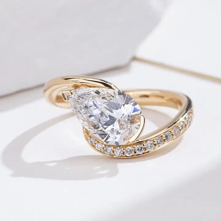 MSR-1955 18K Gold Solitaire Diamond Ring Pear Cut Engagement Ring 1.5CT D VVS2 Lab Grown Diamond Ring