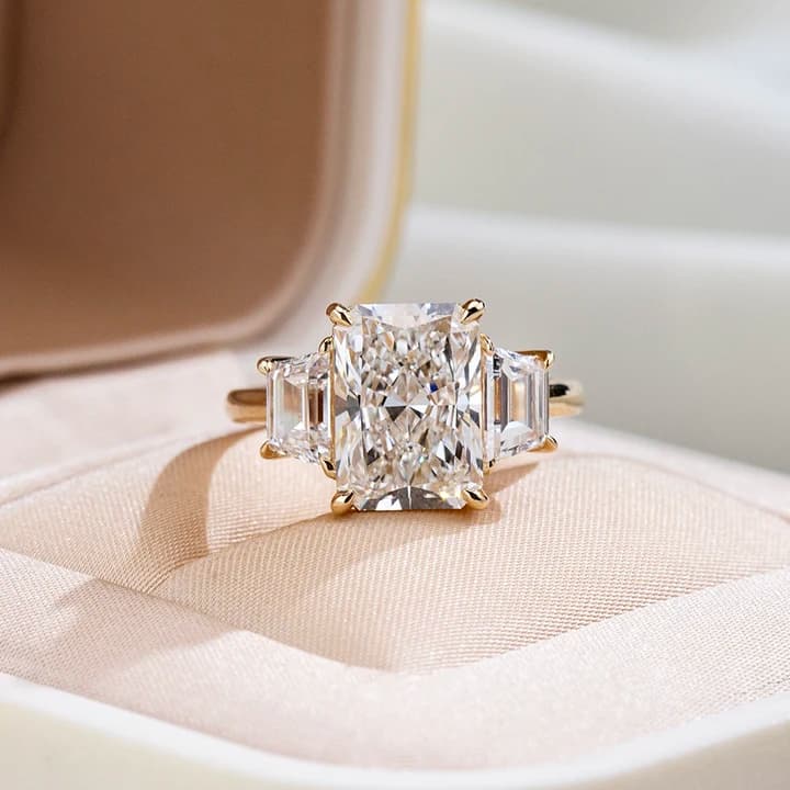MSR-1977 14K Yellow Gold 4CT E VVS2 Radiant Cut Lab Grown Diamond Ring Women Wedding Engagement Ring