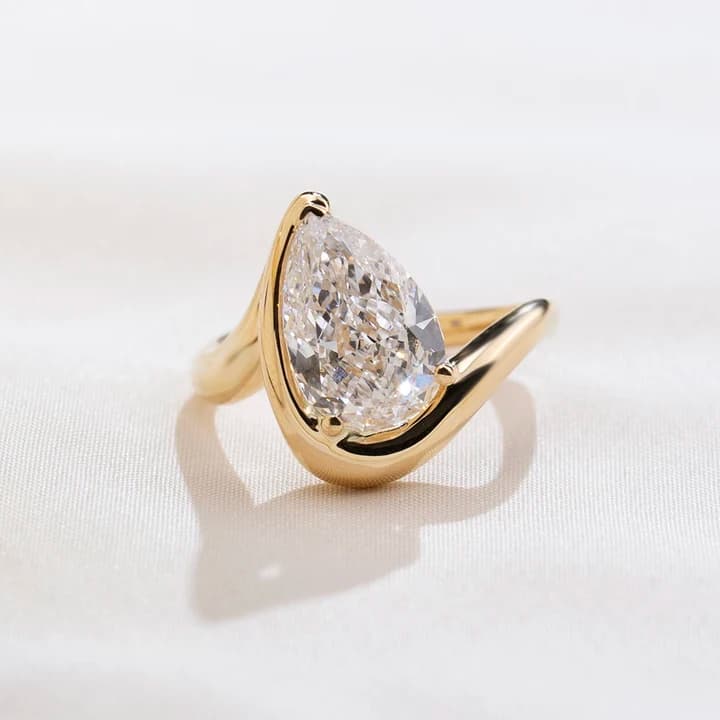 Latest Designed MSR-2010 18k Gold Solitaire Ring Pear Cut 3ct D VVS2 Lab Grown Diamond Ring