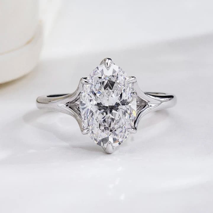 MSR-2025 18k Gold Engagement Ring 3.3CT E VVS2 Oval Cut Lab Grown Diamond Ring