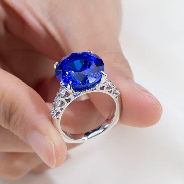 MSR-2046 Trendy Designed 18k Gold Engagement Ring Round Shape Lab Grown Gemstone Ring
