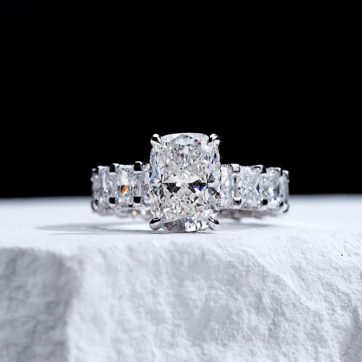 MSR-2124 14K White Gold Luxury Ring Jewellery 4CT E VVS2 Cushion Cut Lab Grown Diamond Ring
