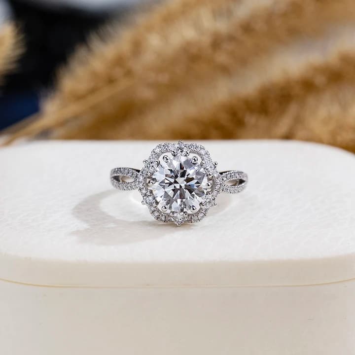 MSR-2135 18K Gold halo Ring 2CT D VVS2 Round Cut Lab Grown Diamond Ring