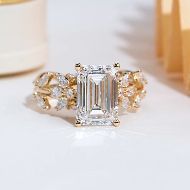 Customized MSR-2172 18k Gold Fashion Ring 5.1ct F VVS2 Emerald Cut Lab Grown Diamond Ring