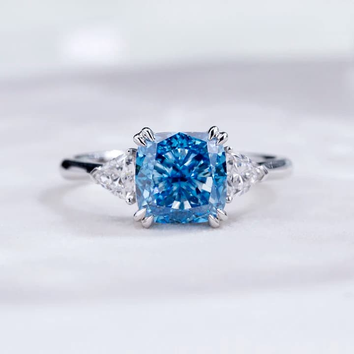 MSR-2183 Customized Fashion Ring Jewellery 18k Gold Three Stone Ring 2.6CT Cushion Cut Blue Lab Grown Diamond Ring