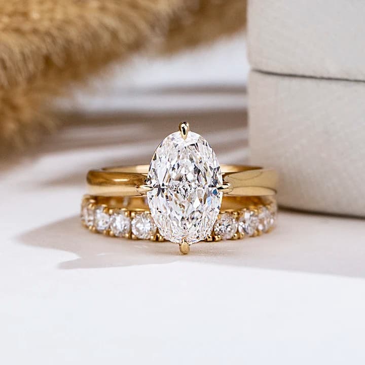 Customized MSR-2200 18k Gold Fashion Couple Ring 2.5ct E VVS2 Oval Cut Lab Grown Diamond Ring