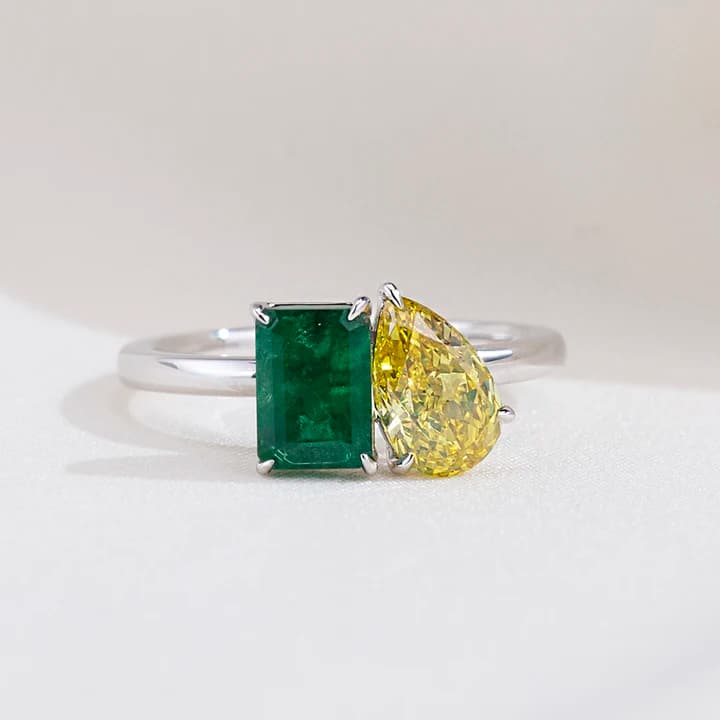 Customized MSR-2216 18k Gold Fashion Two Stone Ring Emerald Gemstone Pear Cut Lab Grown Diamond Ring