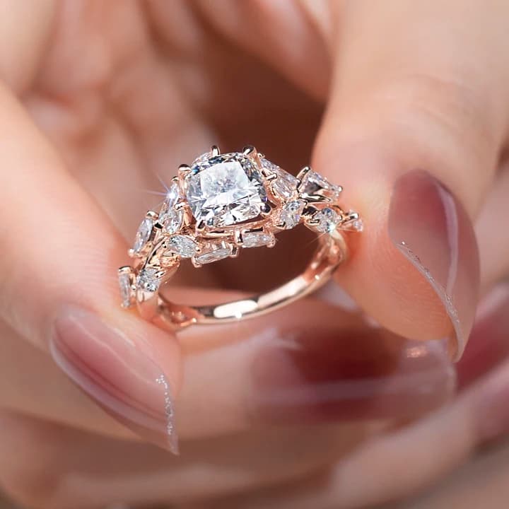 MSR-920 18k 1.5ct Cushion Cut Women Jewellery Ring Luxury Engagement Ring Style Lab Diamond Ring